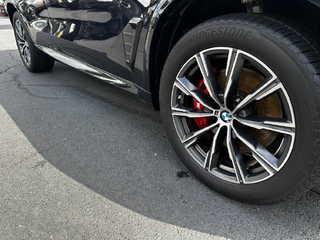 Used 2024 BMW X5 xDrive40i w/ M Sport Package AWD/4WD image 11