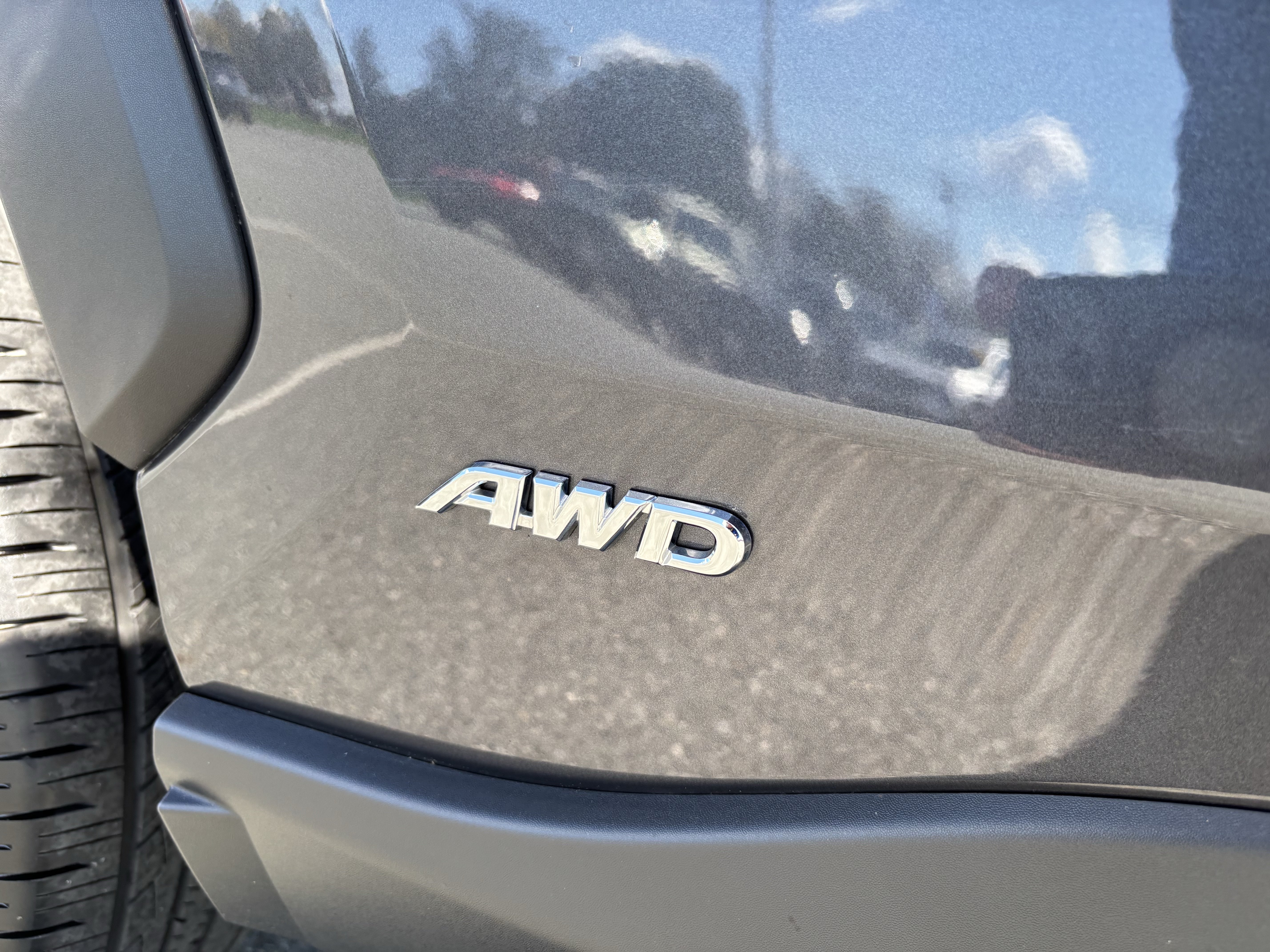 Used 2025 Toyota RAV4 XLE AWD/4WD image 33