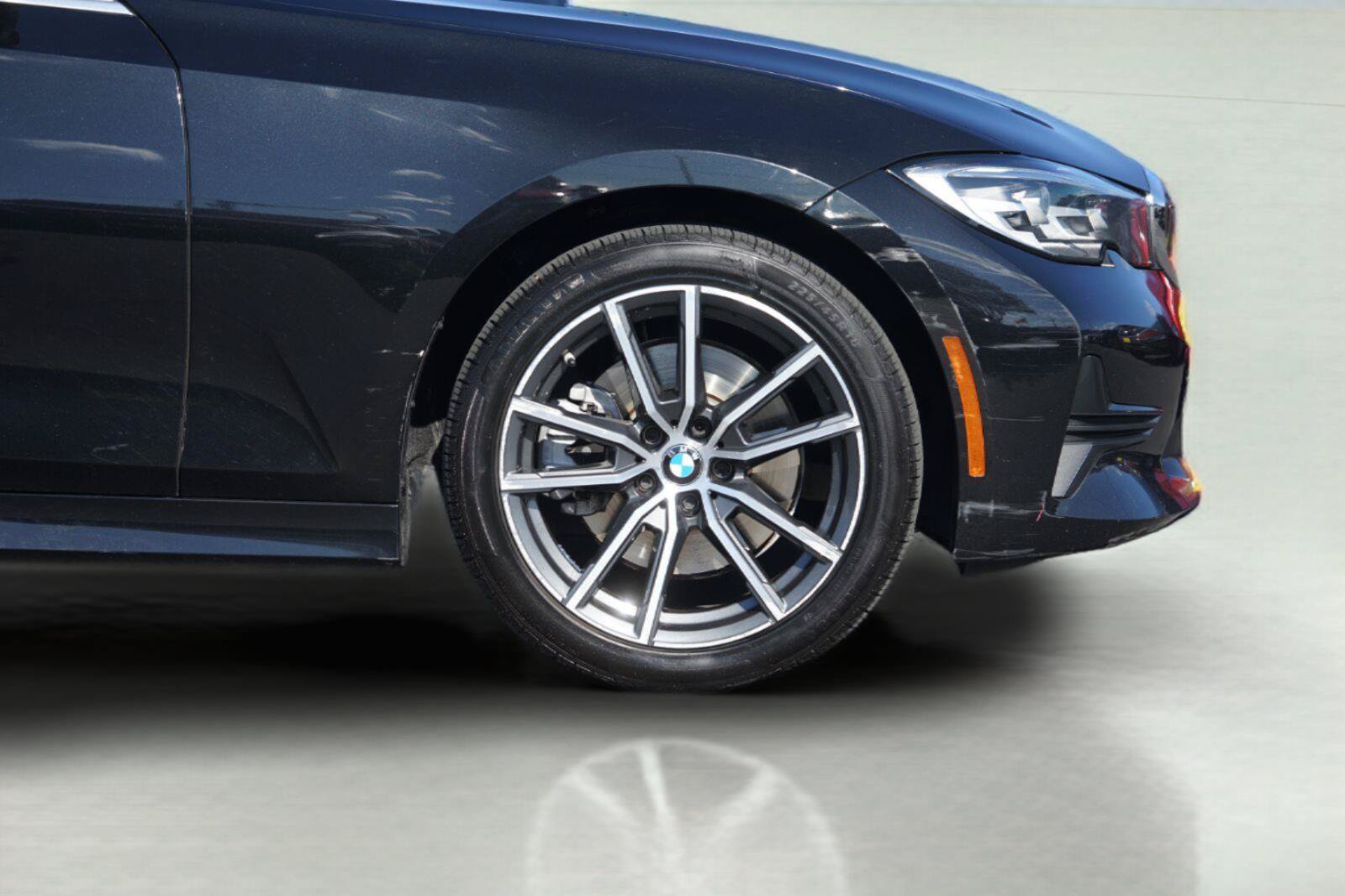 Used 2020 BMW 330i Sedan RWD image 4