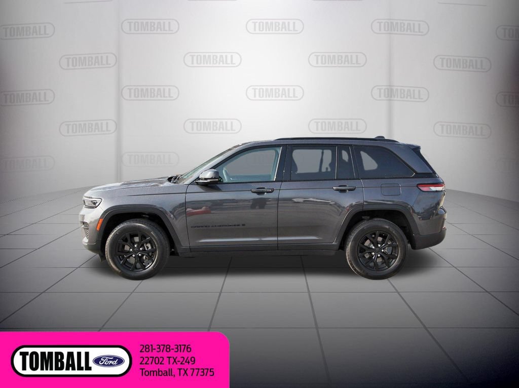 Used 2025 Jeep Grand Cherokee Altitude RWD image 5
