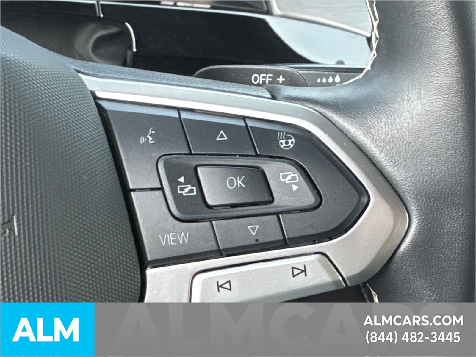 Used 2025 Volkswagen Atlas Cross Sport SE image 31