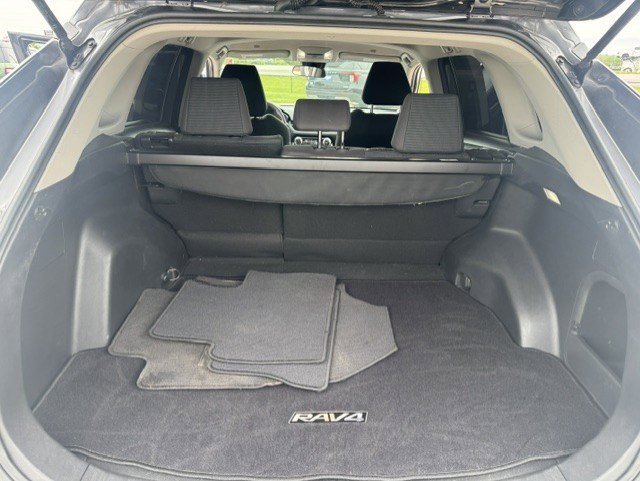 Used 2023 Toyota RAV4 LE AWD/4WD image 28