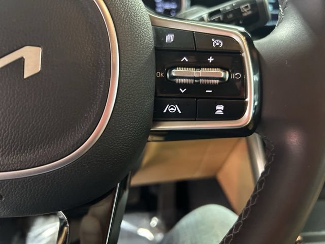 Used 2024 Kia Carnival EX FWD image 27