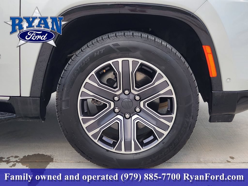 Used 2024 Jeep Wagoneer Series II w/ Flexible Seating Group RWD image 7