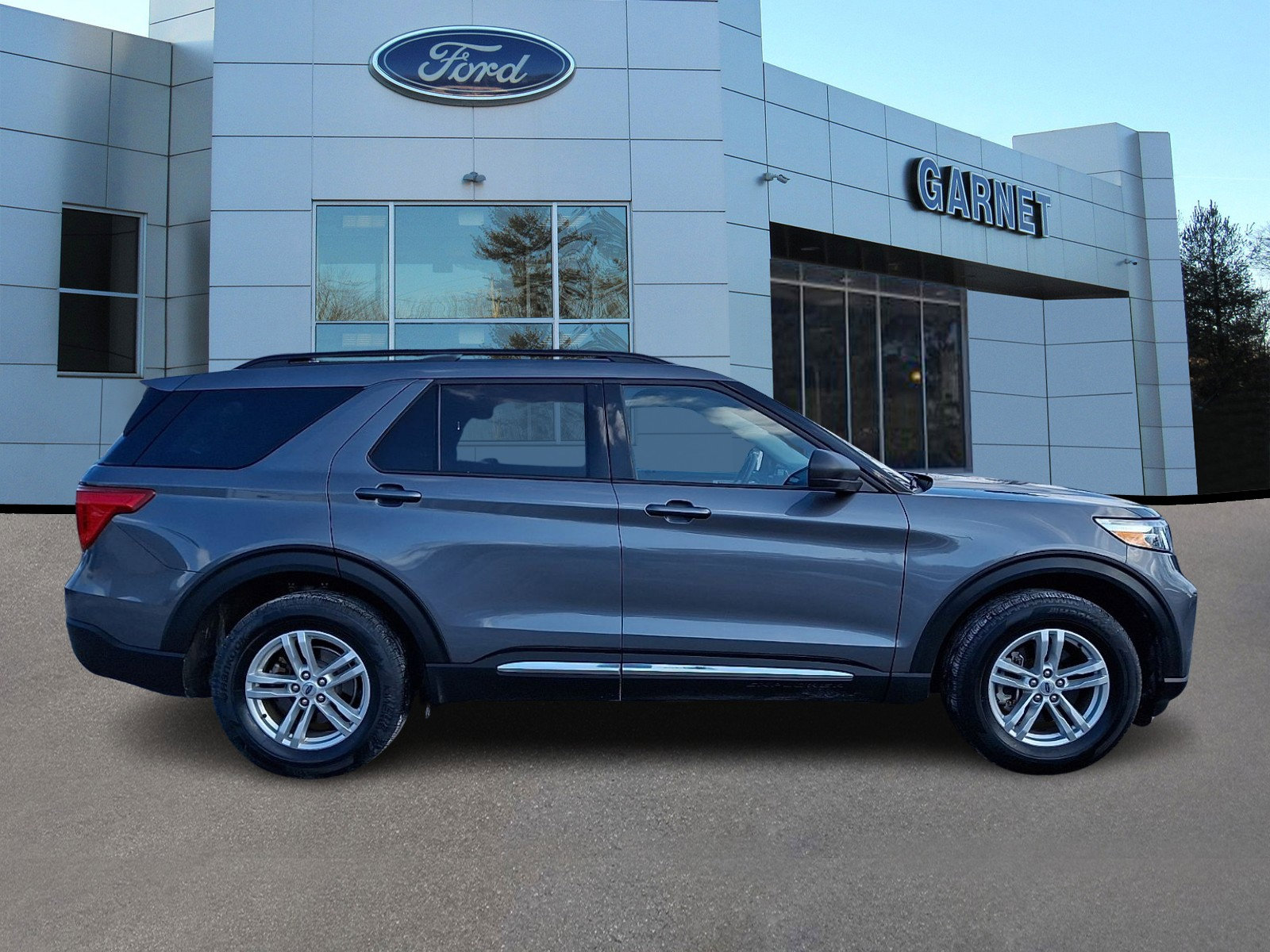 Certified 2023 Ford Explorer XLT w/ Equipment Group 202A AWD/4WD image 10