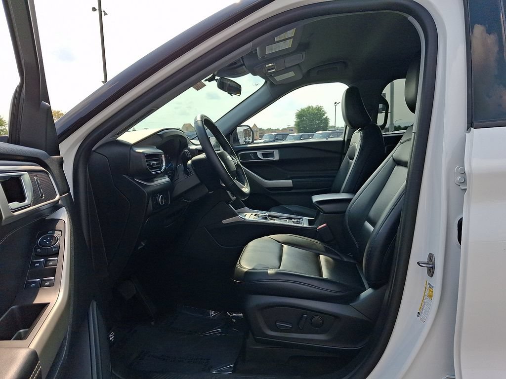 Certified 2023 Ford Explorer XLT w/ Equipment Group 202A AWD/4WD image 14