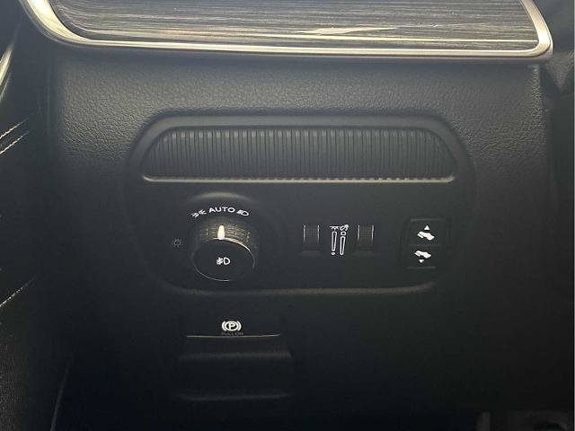 Used 2022 Jeep Wagoneer Series III w/ Premium Group I AWD/4WD image 17