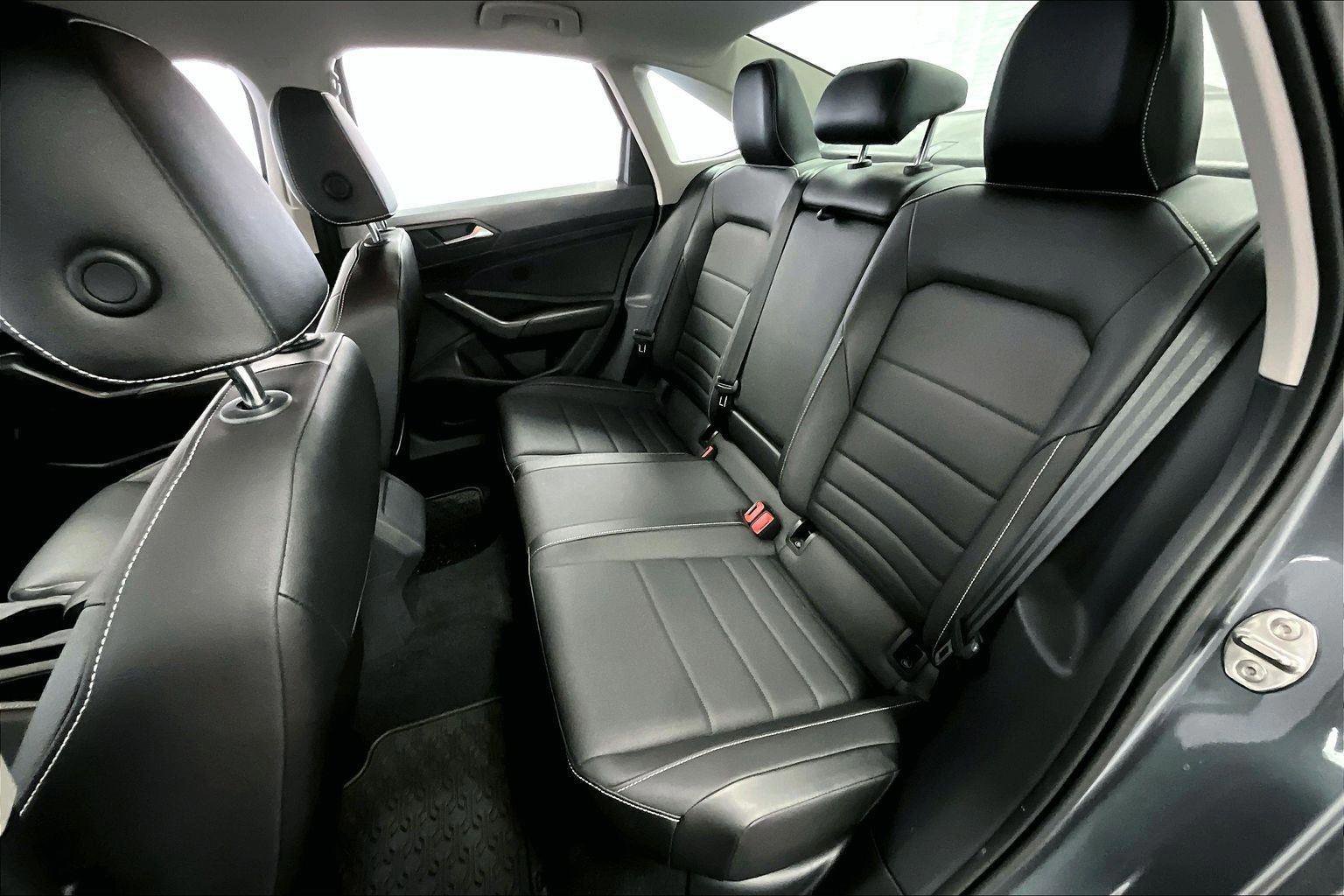 Used 2022 Volkswagen Jetta SE image 25