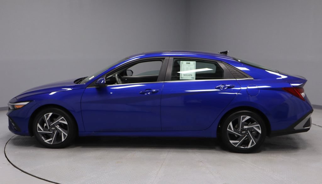 Used 2025 Hyundai Elantra SEL FWD image 9