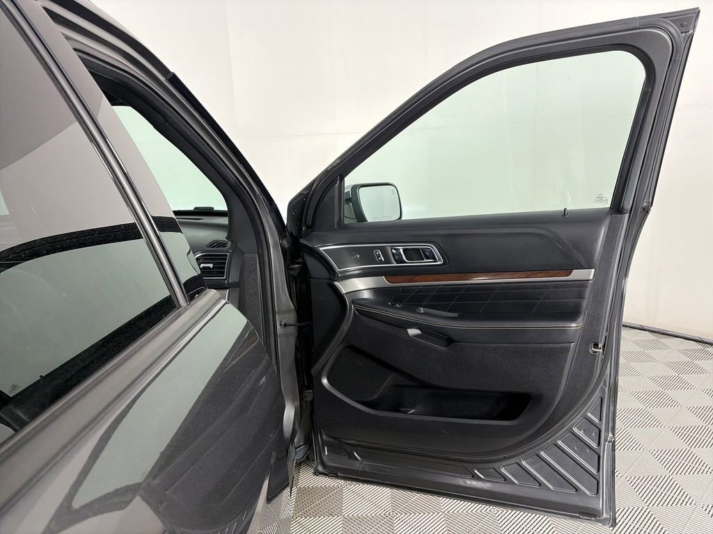 Certified 2017 Ford Explorer Platinum AWD/4WD image 31