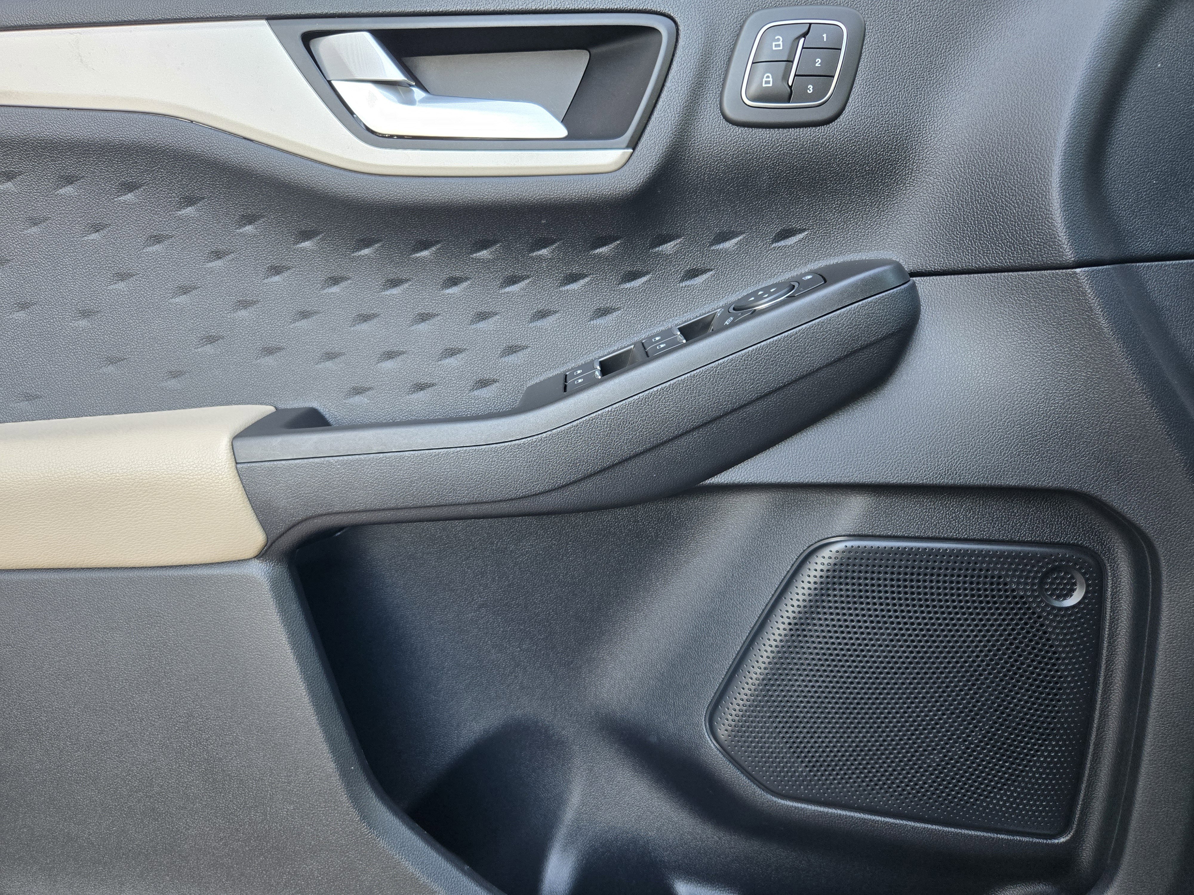 Certified 2020 Ford Escape SEL image 17