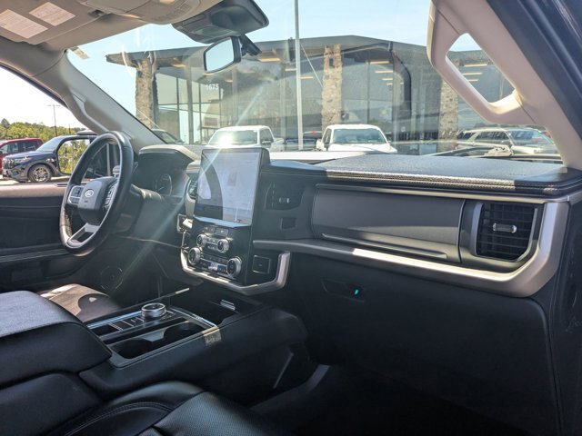 Certified 2024 Ford Expedition XLT RWD image 38