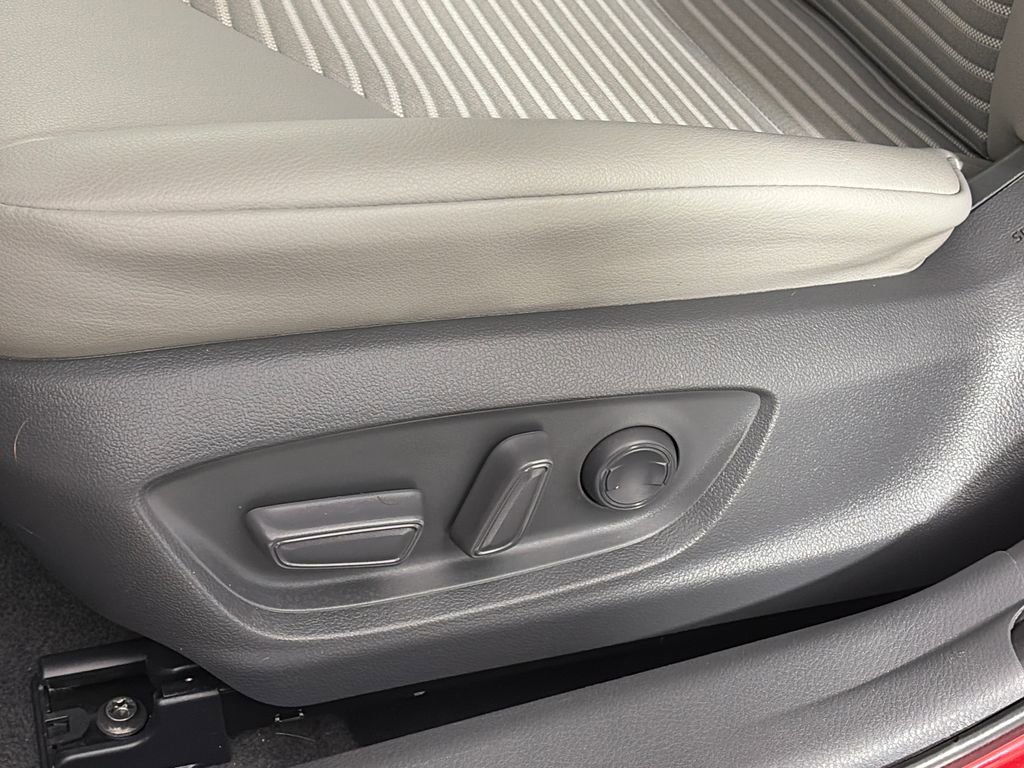 Used 2020 Toyota Camry SE w/ Carpet Mat Package FWD image 26