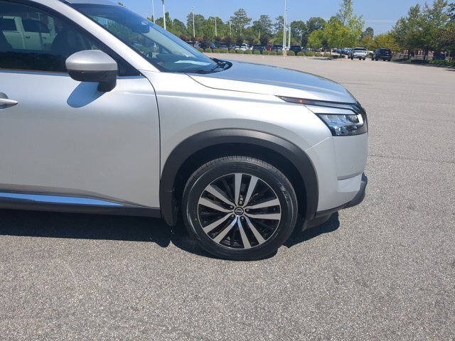Used 2024 Nissan Pathfinder Platinum AWD/4WD image 11