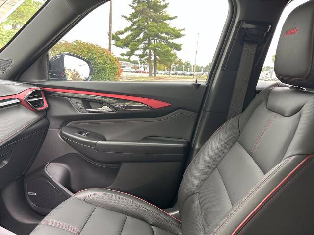 Used 2025 Chevrolet TrailBlazer RS w/ Convenience Package AWD/4WD image 19