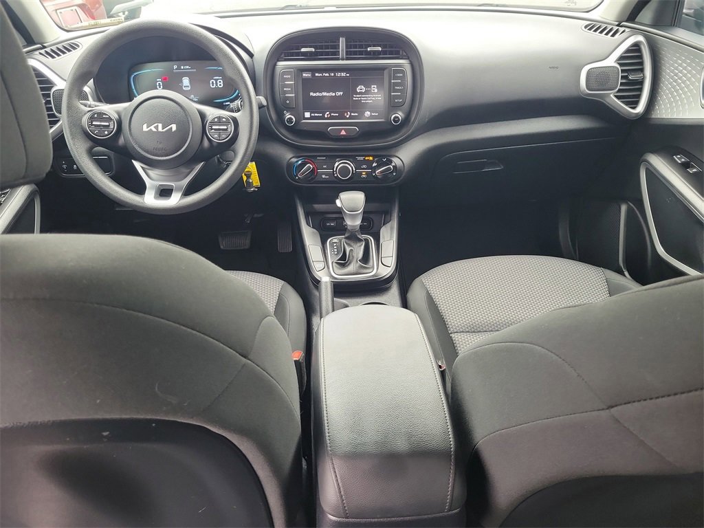 Used 2025 Kia Soul LX w/ LX Technology Package image 11