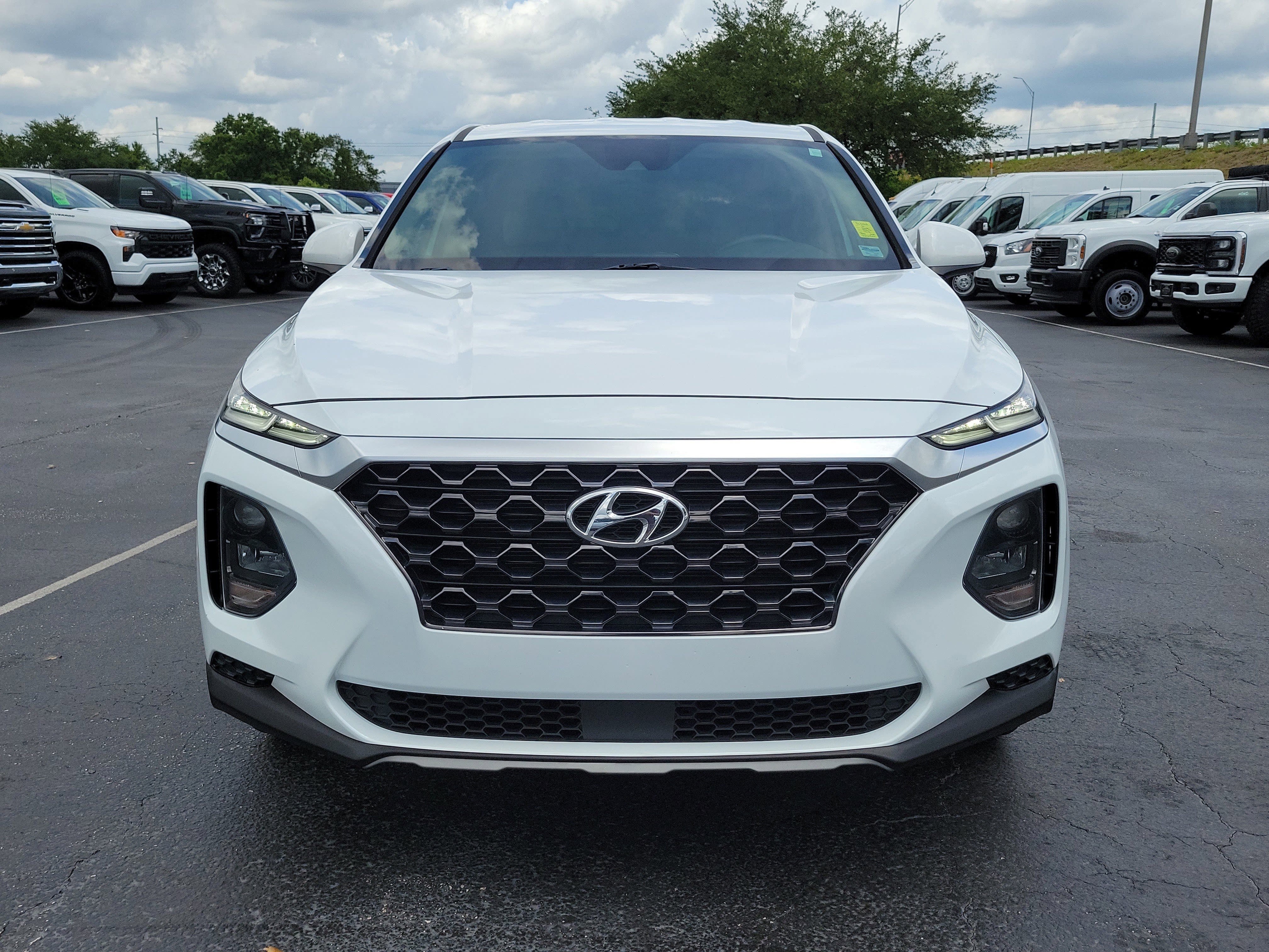Used 2020 Hyundai Santa Fe SE FWD image 2