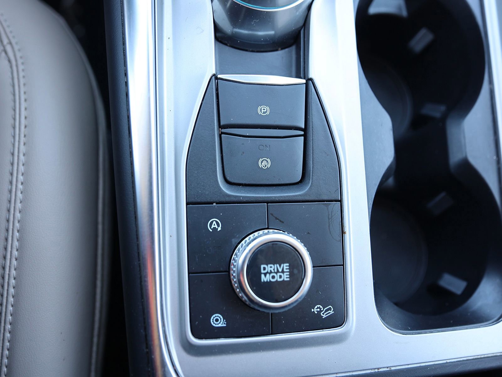 Certified 2023 Ford Explorer XLT w/ Equipment Group 202A image 33