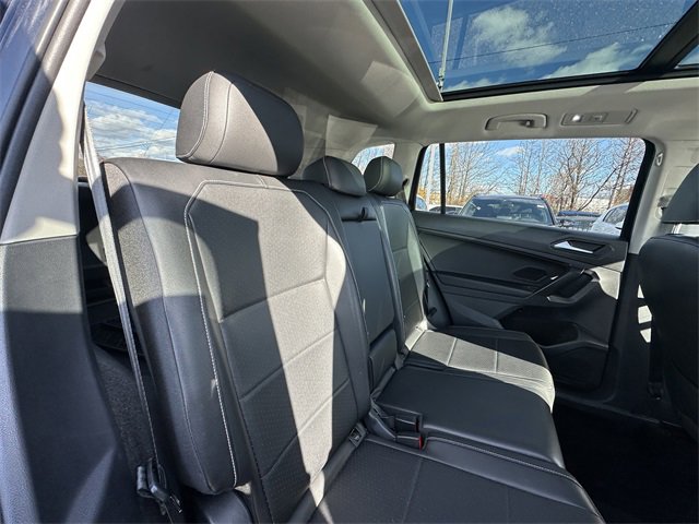 Used 2021 Volkswagen Tiguan SE image 37