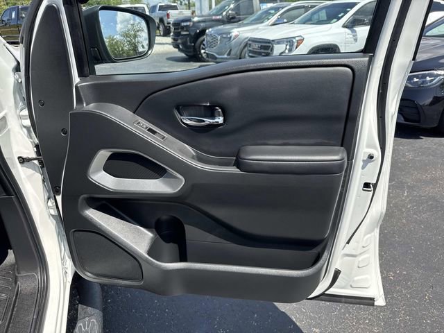 Used 2025 Nissan Frontier SV image 13