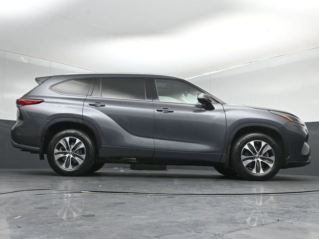 Used 2021 Toyota Highlander XLE AWD/4WD image 45