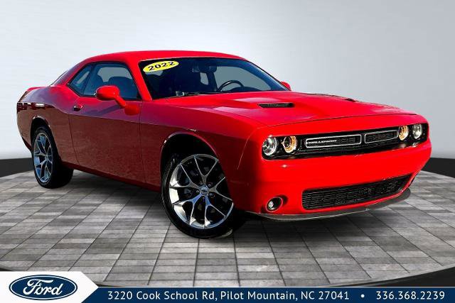 Used 2022 Dodge Challenger SXT w/ Plus Package image 8