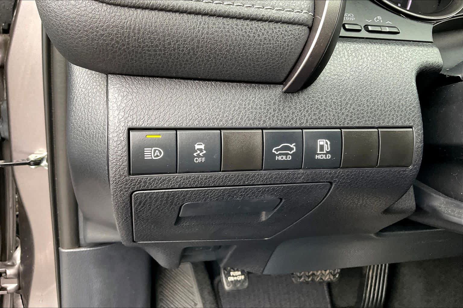 Used 2022 Toyota Camry SE FWD image 32