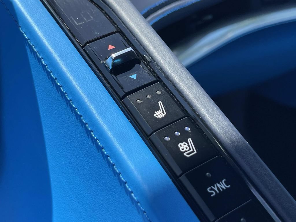 Used 2022 Chevrolet Corvette Stingray Premium Cpe w/ Z51 Performance Package RWD image 24