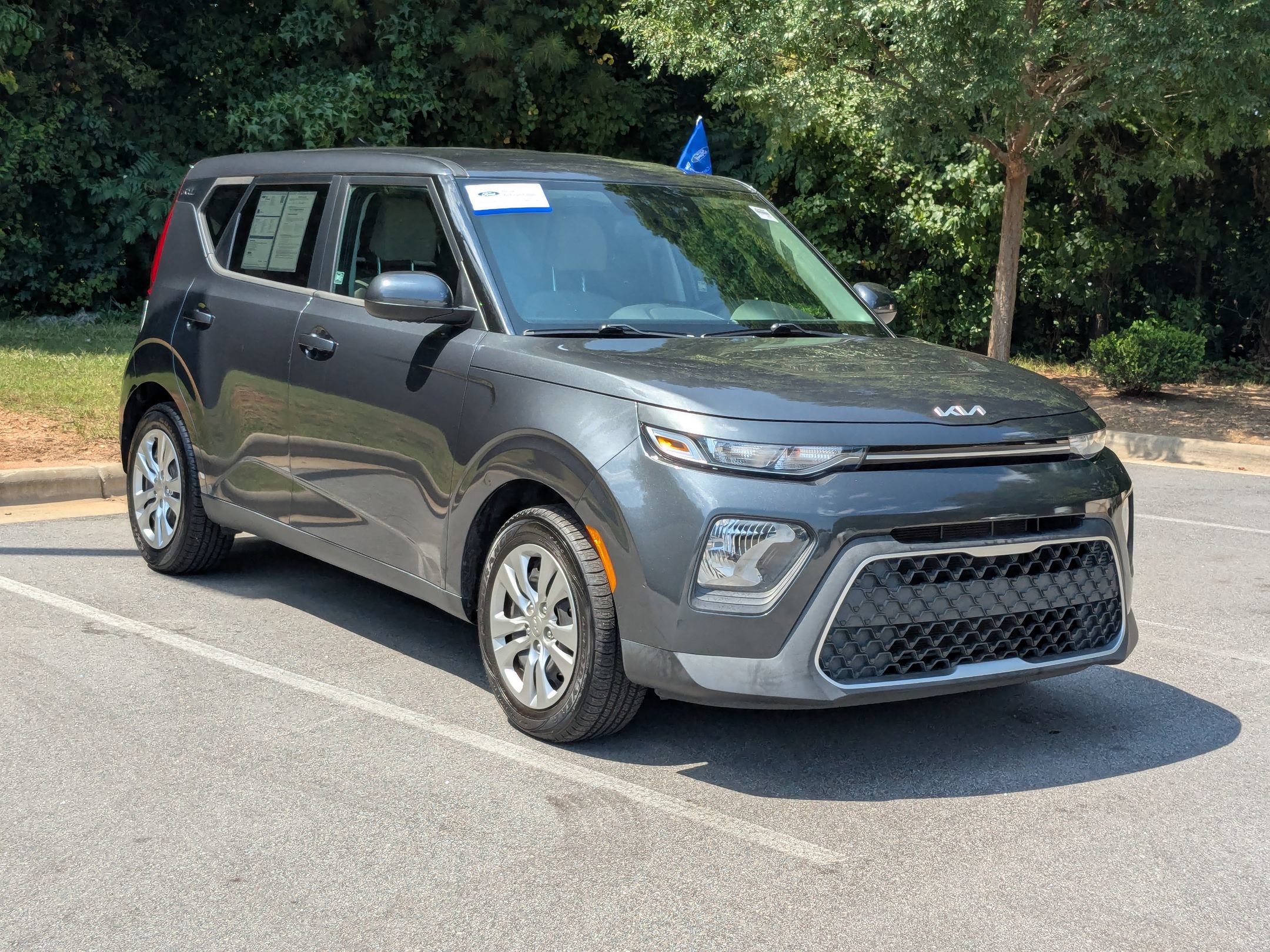 Used 2022 Kia Soul LX FWD image 2