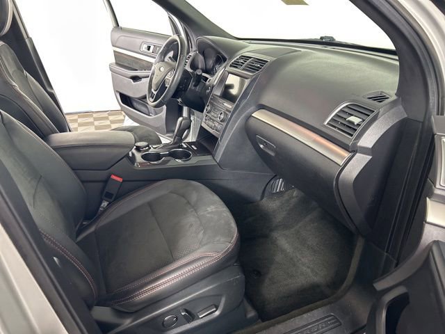 Certified 2018 Ford Explorer XLT w/ Equipment Group 202A AWD/4WD image 22