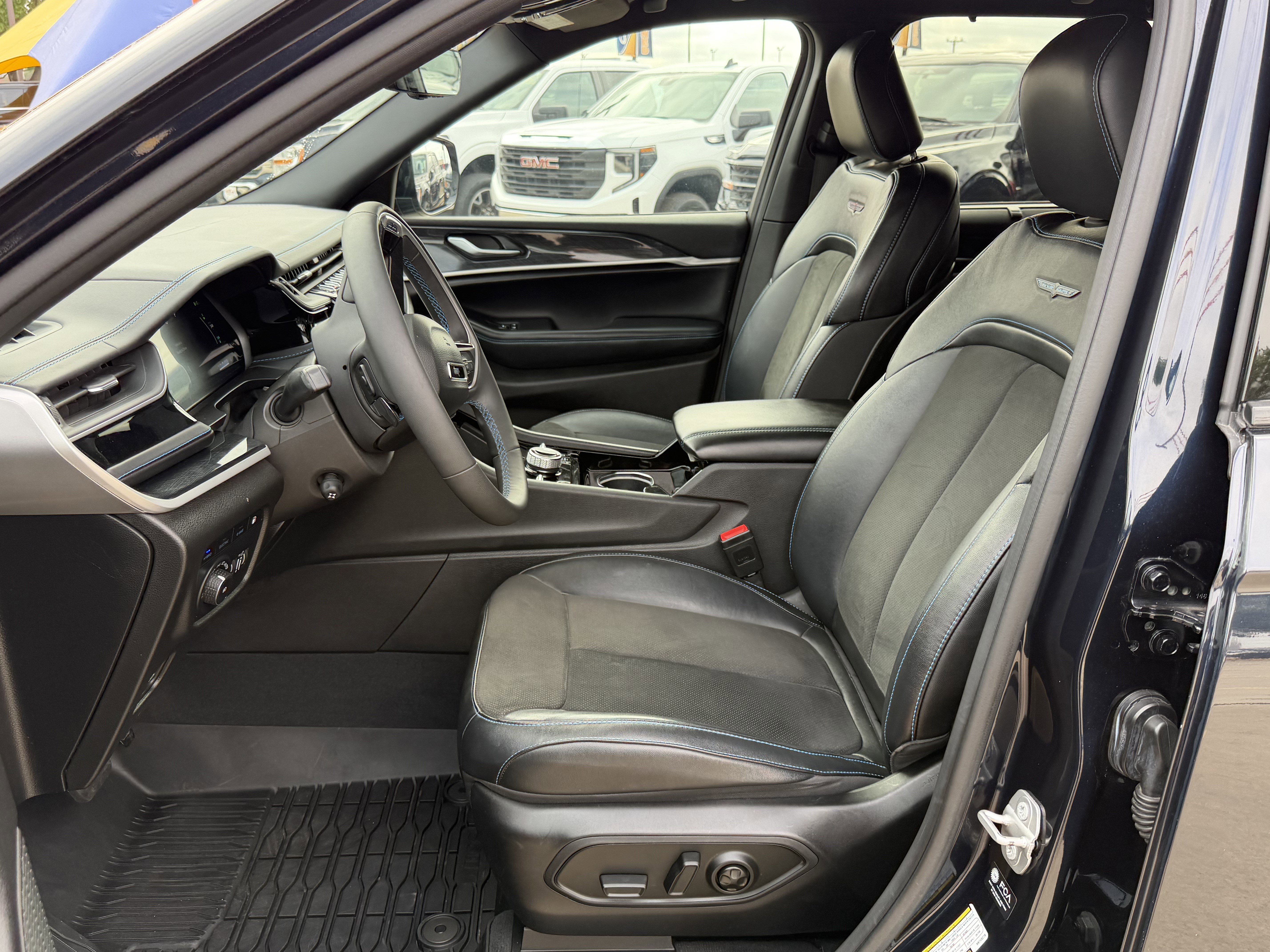 Used 2022 Jeep Grand Cherokee Trailhawk w/ Luxury Tech Group III AWD/4WD image 18