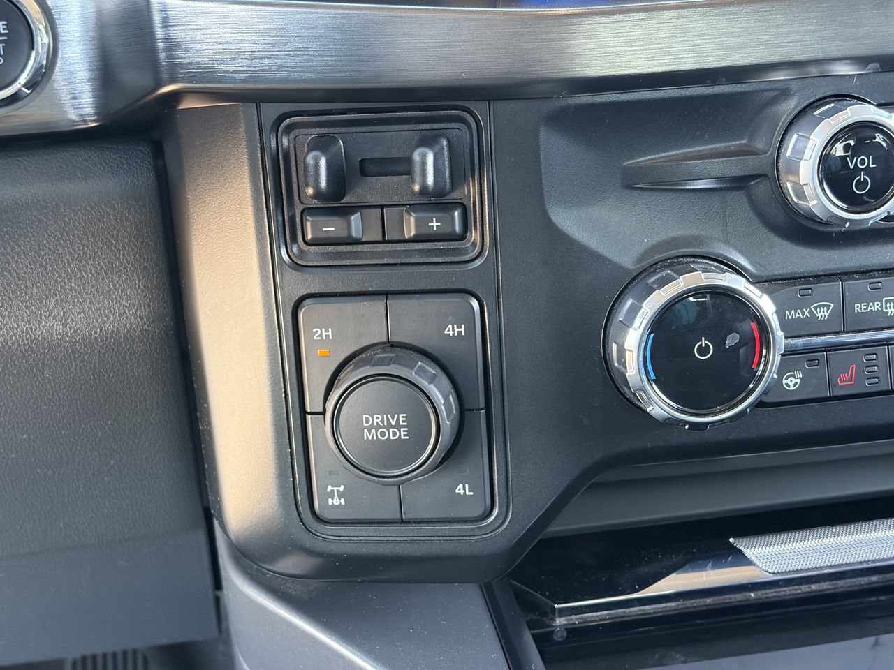 Certified 2024 Ford F350 Lariat w/ Black Appearance Package AWD/4WD image 30