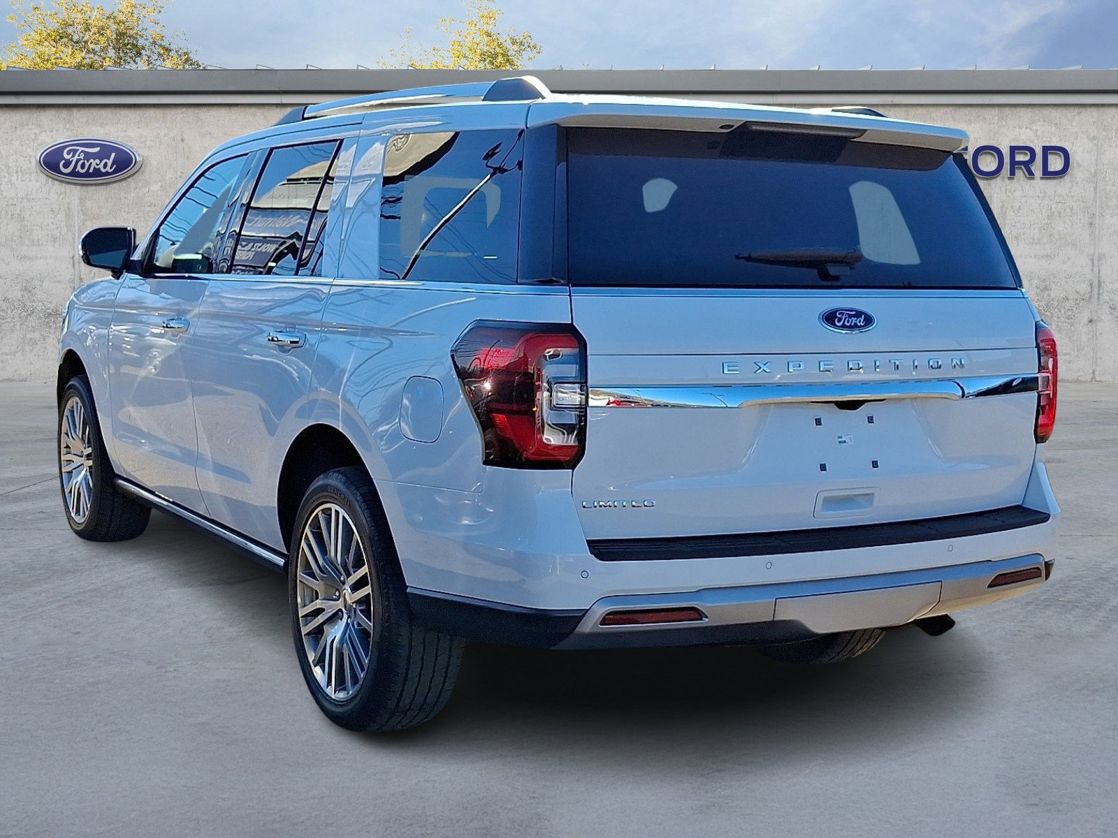 Certified 2023 Ford Expedition Limited image 5