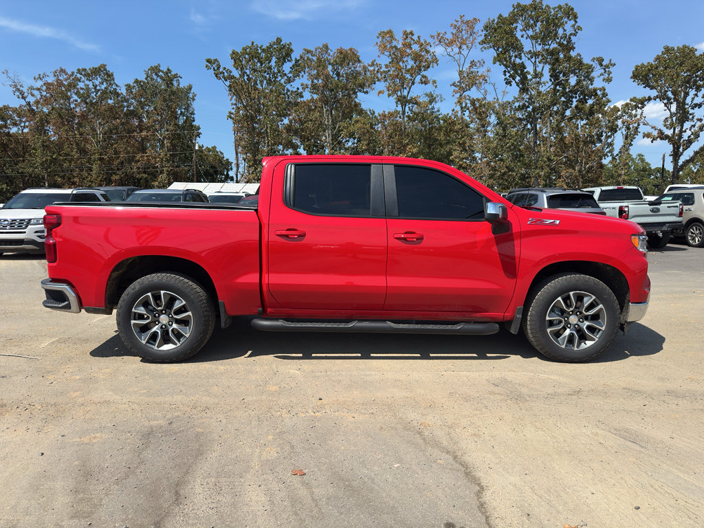 Used 2025 Chevrolet Silverado 1500 LT AWD/4WD image 4