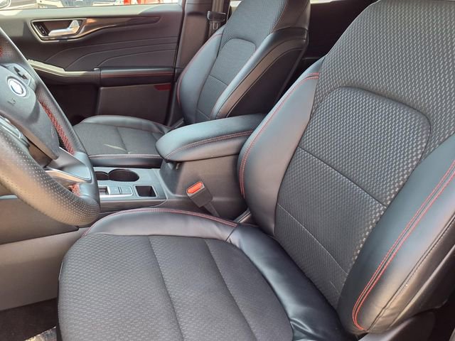 Certified 2023 Ford Escape ST-Line w/ Tech Pack #1 AWD/4WD image 3