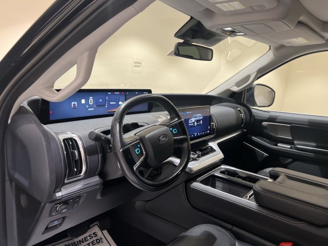 Certified 2025 Ford Expedition Platinum w/ Driver's Package AWD/4WD image 9