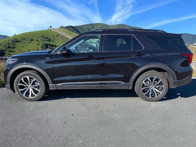 Certified 2025 Ford Explorer ST-Line AWD/4WD image 3