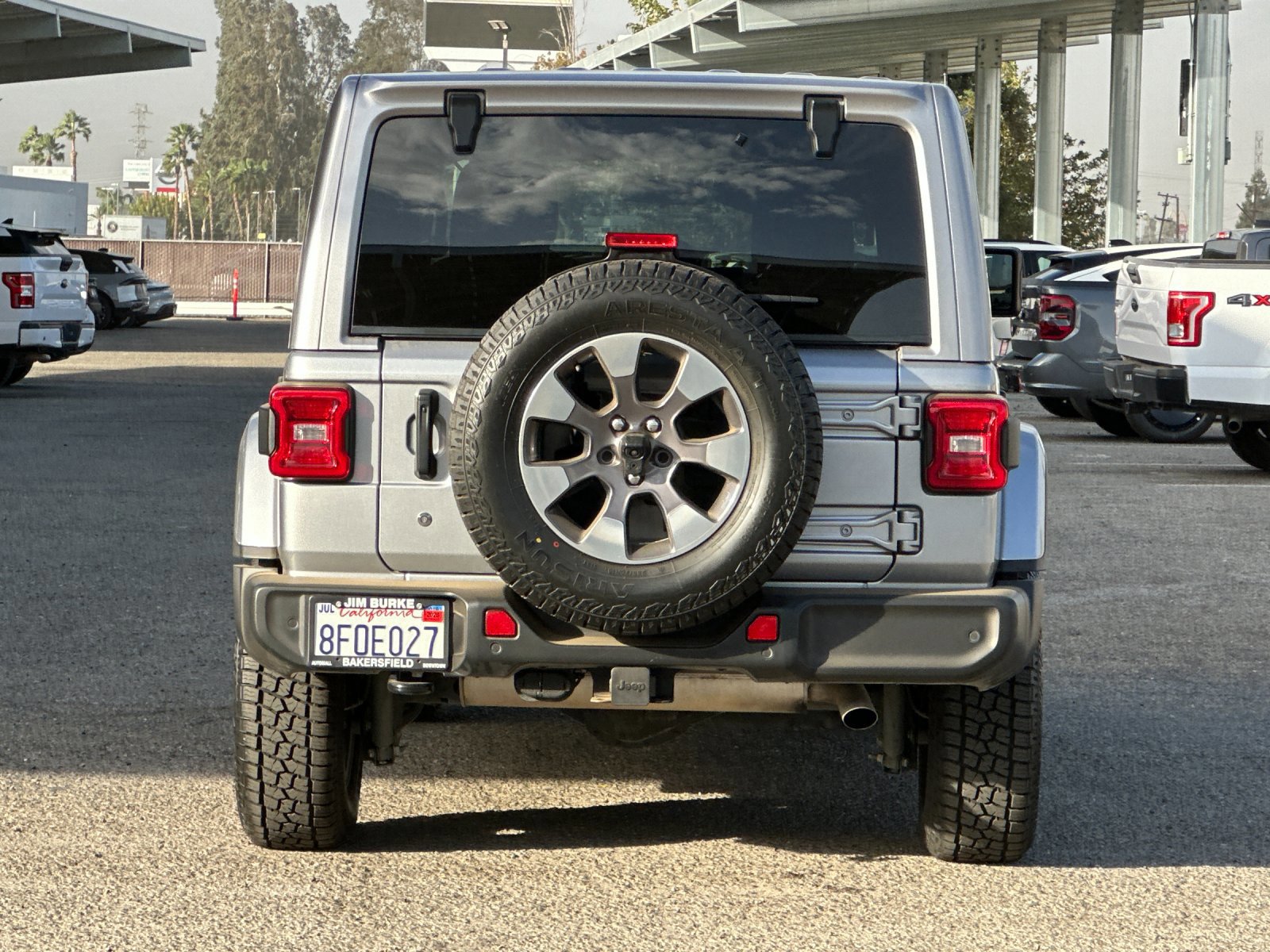 Used 2018 Jeep Wrangler Unlimited Sahara w/ Safety Group image 4