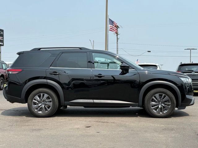 Used 2022 Nissan Pathfinder SV image 13