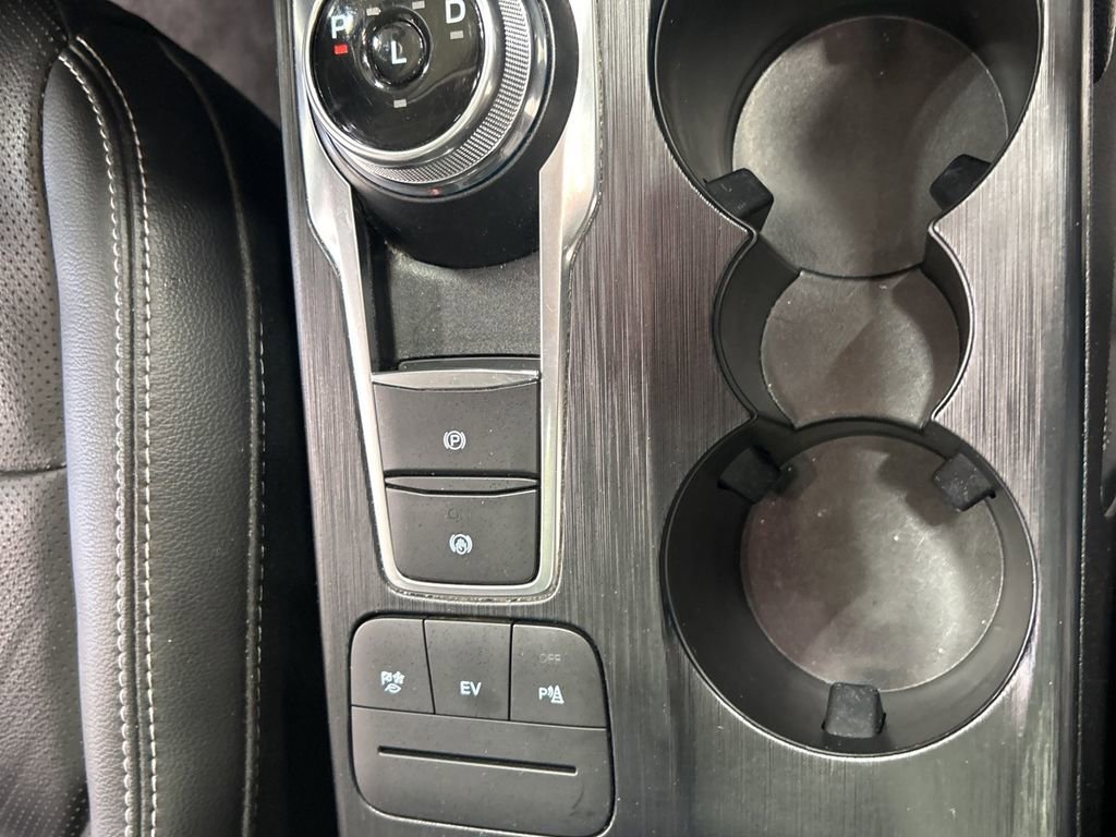 Certified 2022 Ford Escape Titanium image 44
