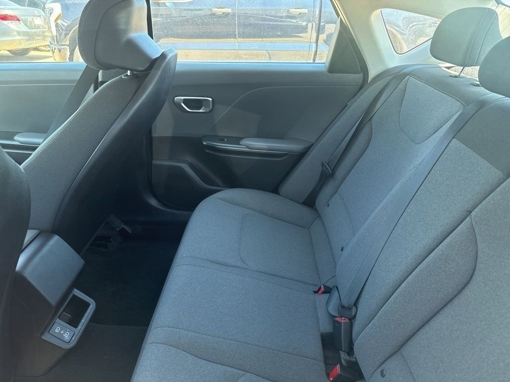 Used 2025 Kia K4 LXS image 6