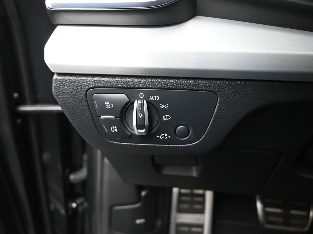 Used 2021 Audi SQ5 Premium w/ Convenience Package image 40