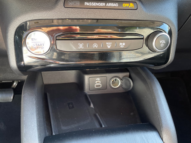 Certified 2025 Ford Escape Platinum AWD/4WD image 39