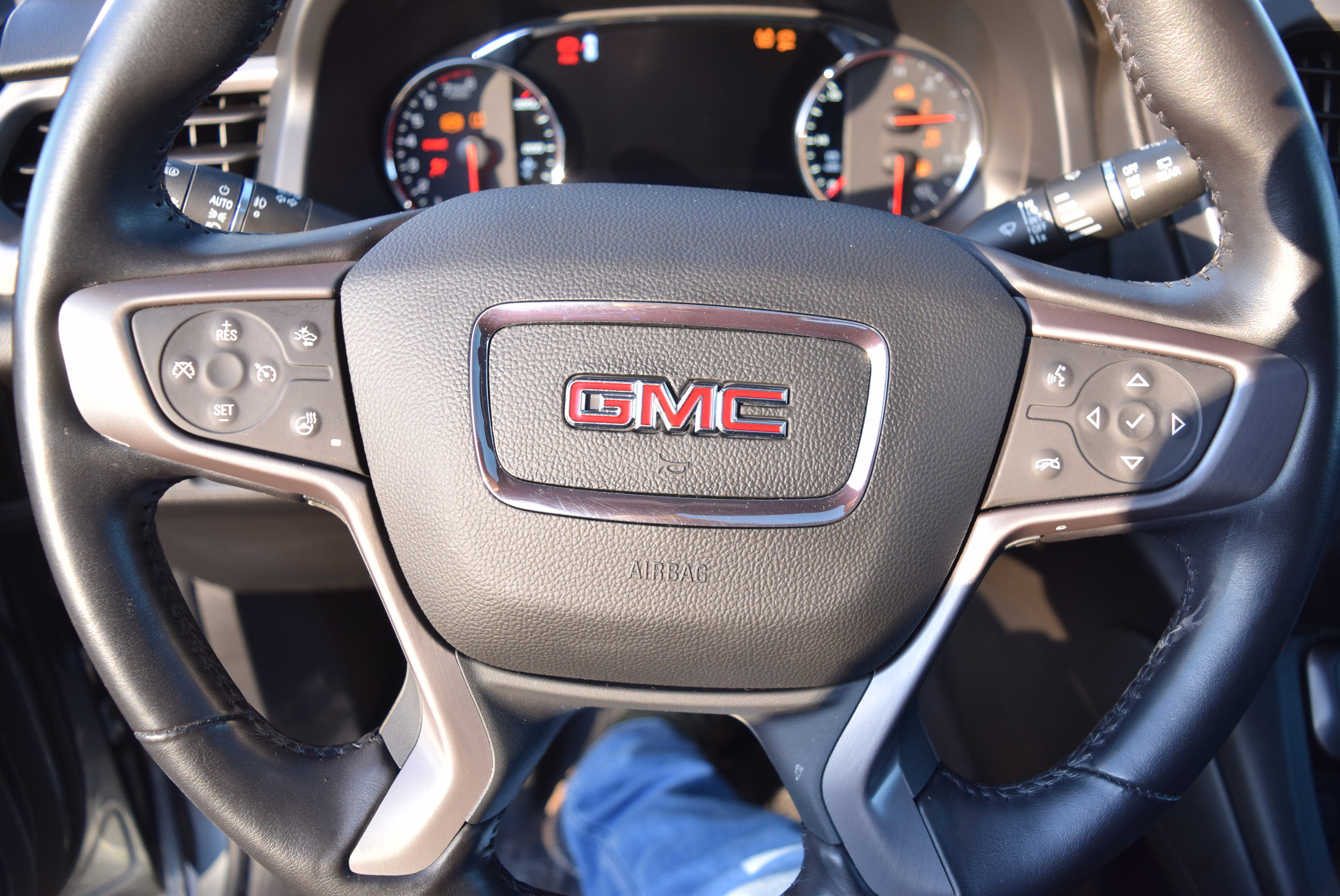 Used 2021 GMC Acadia AT4 w/ Technology Package image 12