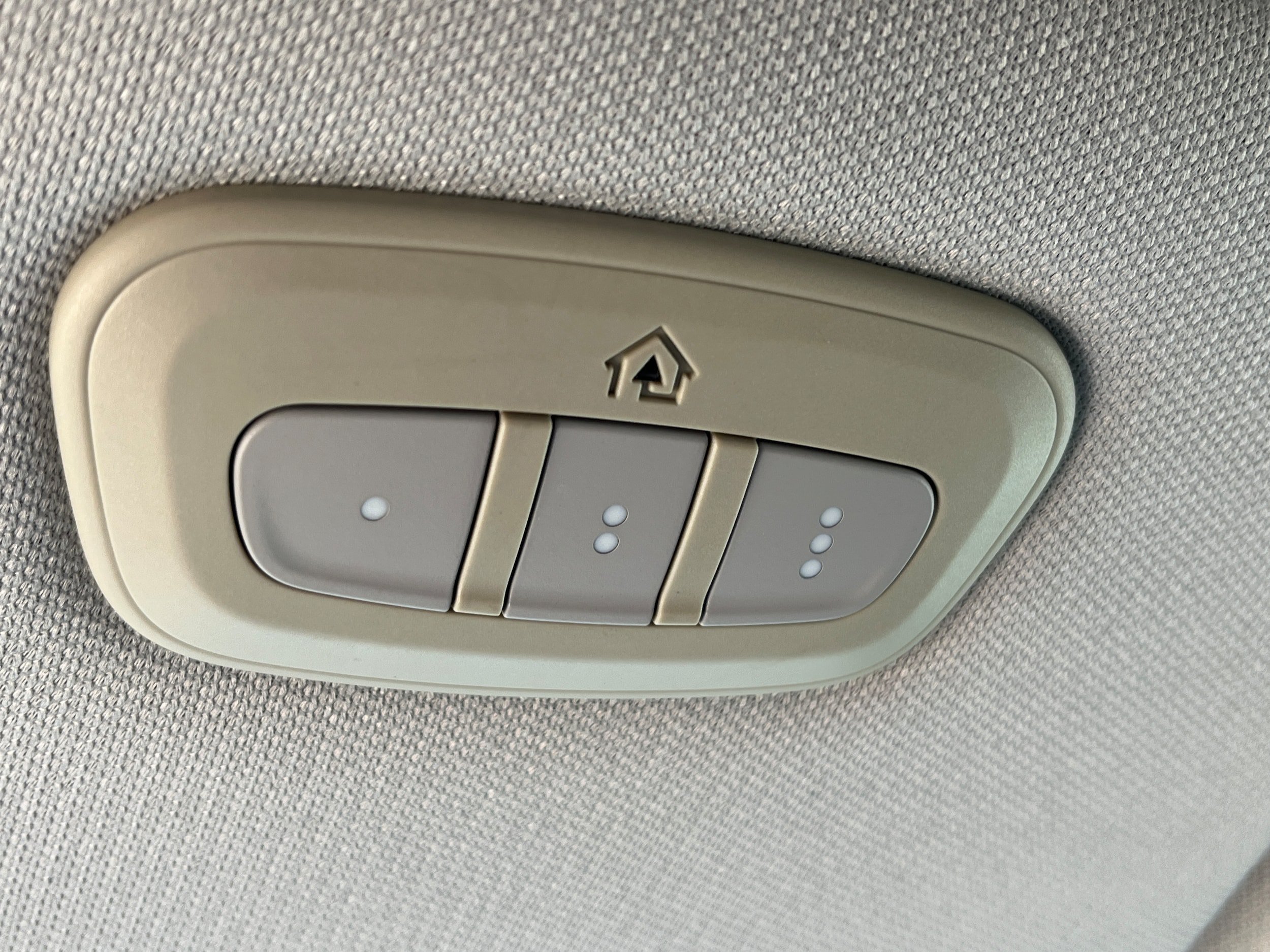 Used 2020 Jeep Cherokee Latitude Plus AWD/4WD image 19