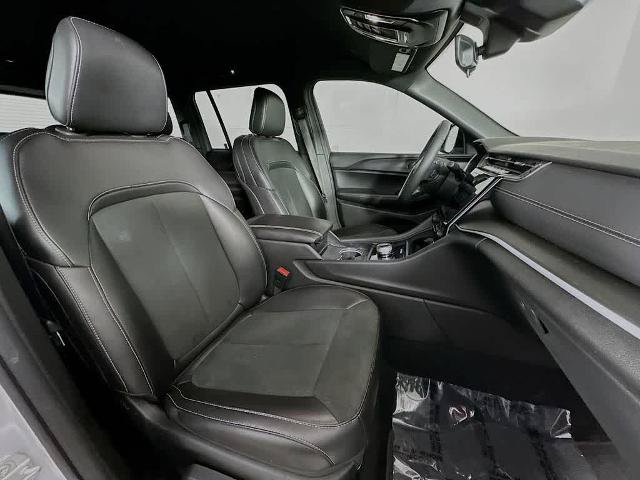 Used 2025 Jeep Grand Cherokee Altitude AWD/4WD image 15