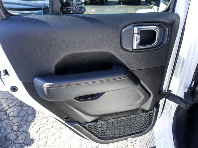 Used 2023 Jeep Wrangler Unlimited Sahara AWD/4WD image 23