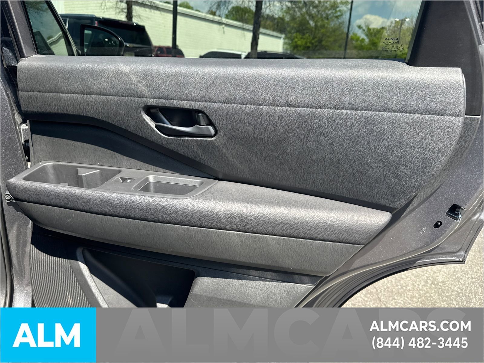 Used 2025 Nissan Pathfinder SV image 21