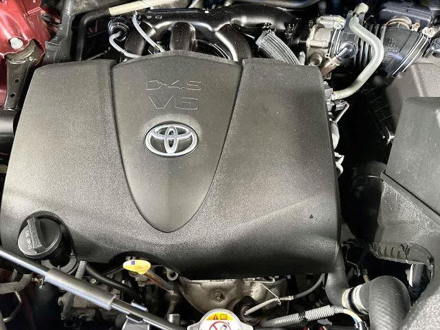Used 2018 Toyota Highlander LE w/ Carpet Mat Package (TMS) AWD/4WD image 9