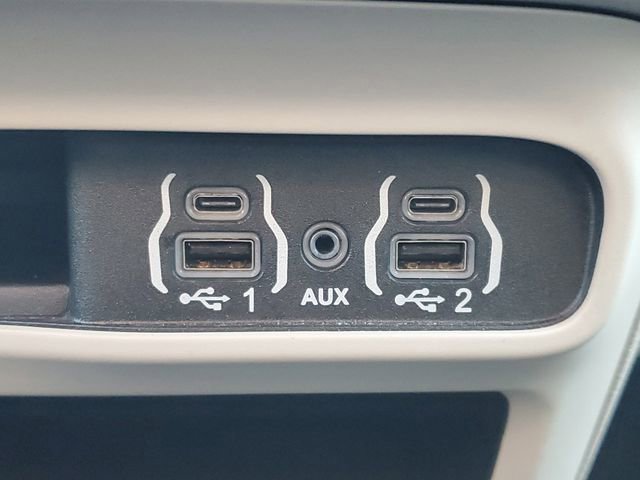 Used 2024 Chrysler Pacifica Touring-L image 30